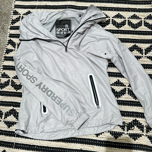 NWOT light gray, superdry sport size large windcheater - Picture 7 of 8